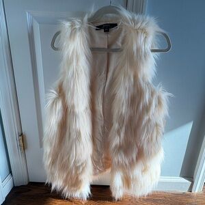 NWT Kensie Faux Fur Vest